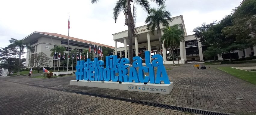 Panamá realiza en un solo día, las elecciones para escoger a todas sus autoridades, lo que hace que el escrutinio sea complejo. Foto: Pancho Paz