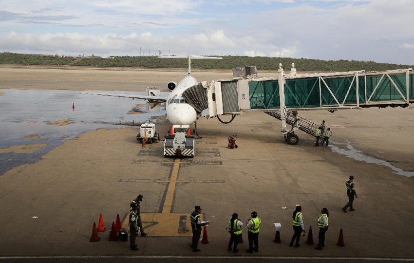 Principal aeropuerto de Venezuela sigue funcionando pese a anuncio de Trump. Foto: EFE
