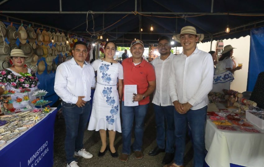 Lucrecio 'Yejo' Cedeño (c). Foto: Ministerio de Cultura