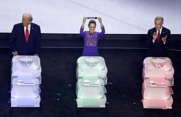 El presidente de la FIFA, Giovanni Infantino (izq.), junto al presidente estadounidense Donald Trump, la presidenta mexicana Claudia Sheinbaum y el primer ministro canadiense Mark Carney (der.). Foto: EFE