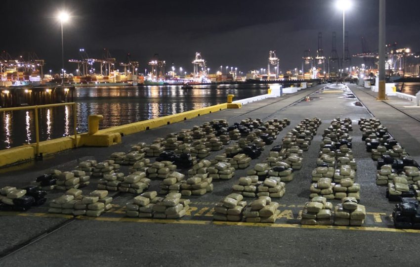 En la operación fueron aprehendidas "cuatro personas de nacionalidad colombiana". 