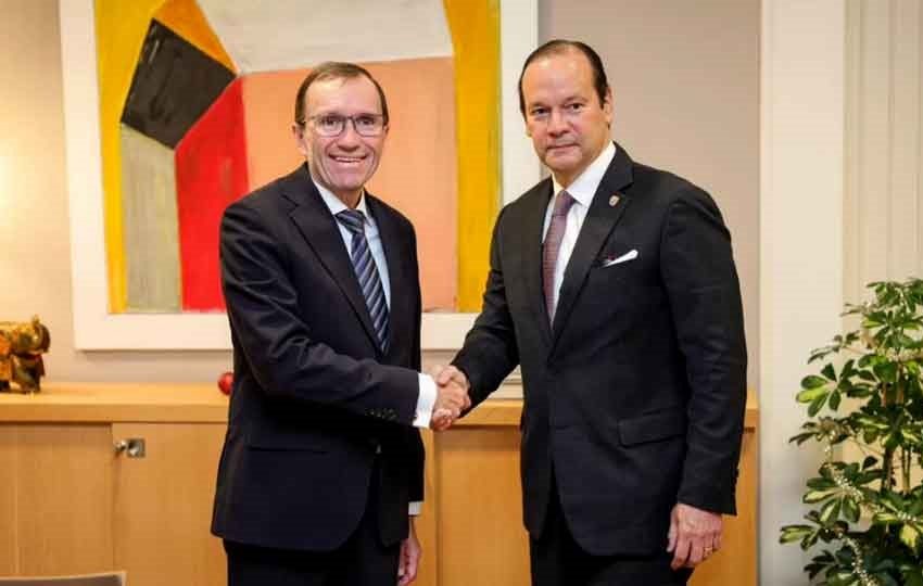 Barth Eide junto a Martínez-Acha. Foto Cortesía