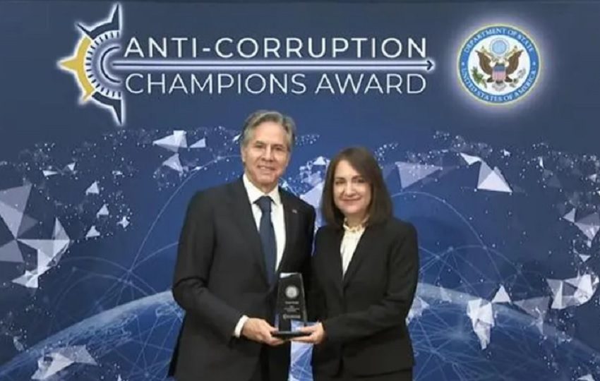 El embajador Cabrera señaló que este premio a Planells "se convierte en deshonra".