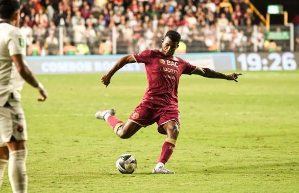 Fidel Escobar anotó un gol para el Saprissa. Foto: @SaprissaOficial