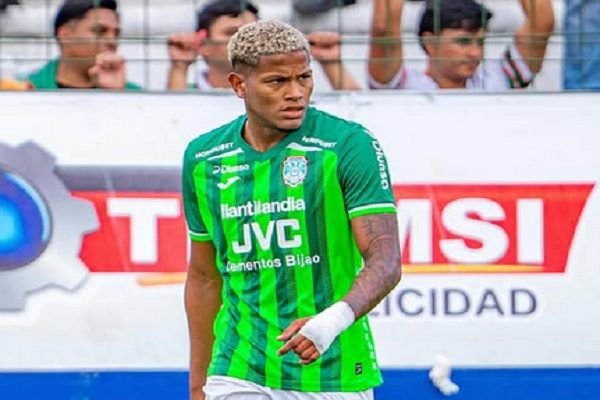 Iván Anderson salió lesionado del partido entre Marathón y Platense. Foto: Instagram