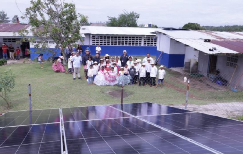 Trabajando por las comunidades. Foto: Cortesía