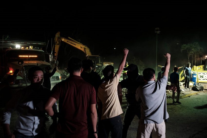 Miembros de la comunidad china protestaron frente al mirador, indignados por la demolición. Foto: Cortesía