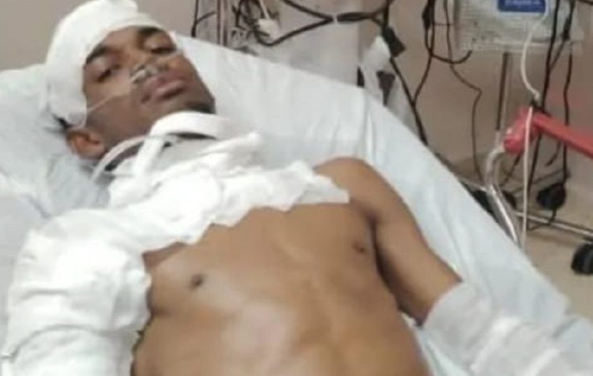 Familiares del joven de unos 28 años denunciaron, a través de las redes sociales, la demora en su atención médica.