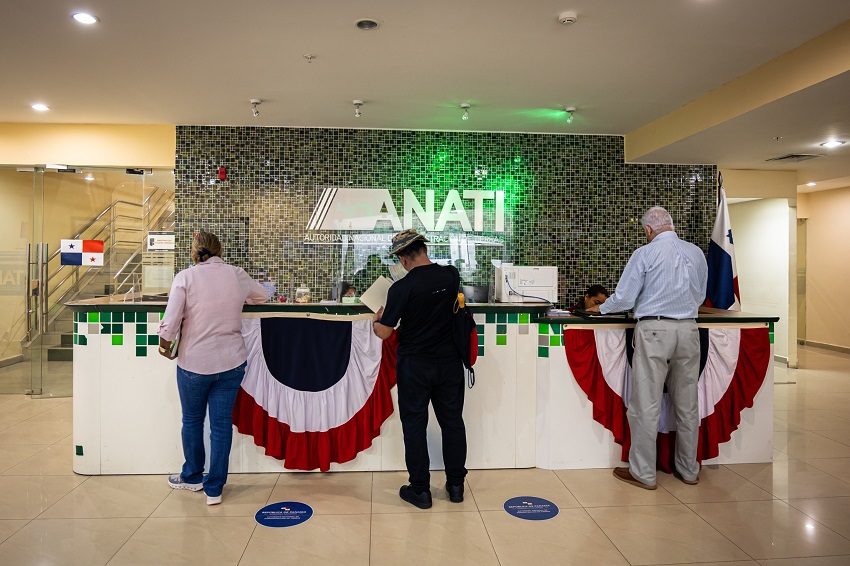 Se suspende los trámites de expedientes individuales para acumularlos en la titulación masiva. Foto: Cortesía