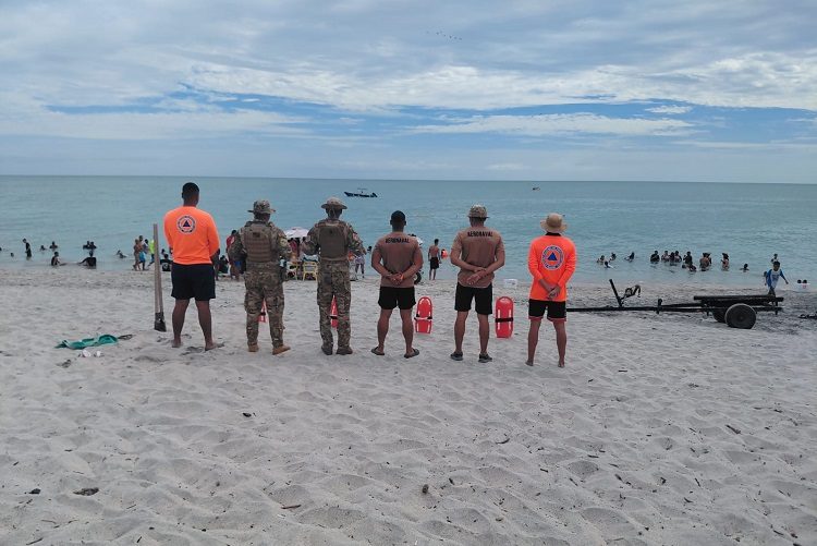 Playa La Ensenada, ubicada en el distrito de San Carlos, reunía a más de 56 bañistas; y otras 1,050 en playa La Ermita.