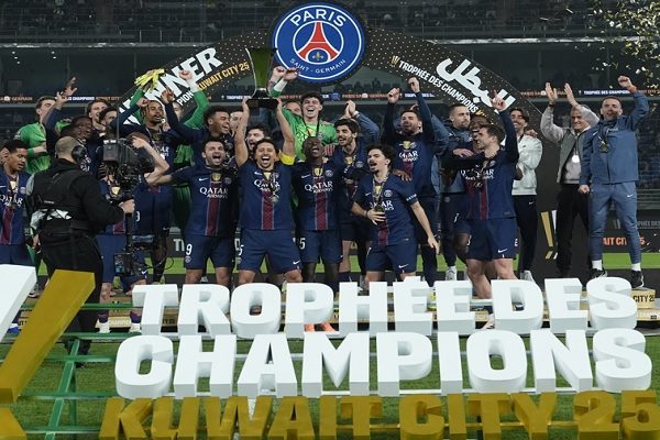 Jugadores del PSG festejan ganar la Supercopa. Foto: @PSG_espanol