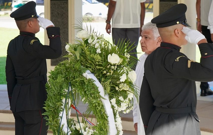Mulino rindió honor a los mártires, en un acto solemne este viernes. Foto: Cortesía