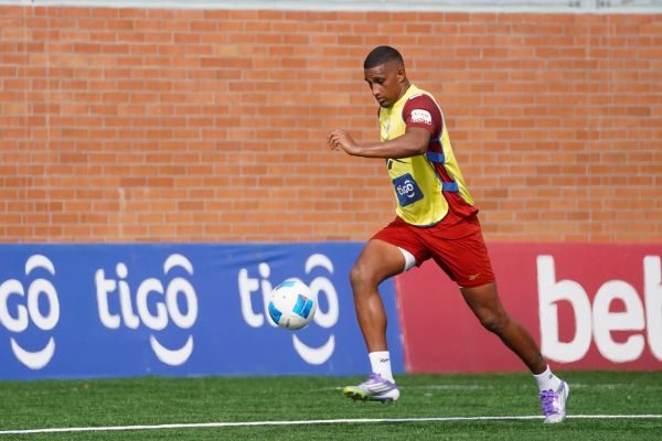 Daniel Aparicio en los entrenamientos de Panamá. Foto: FPF
