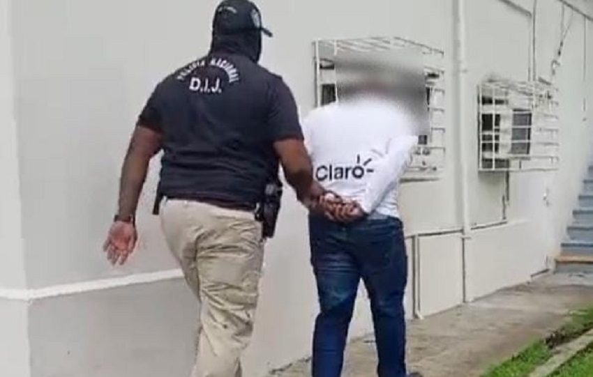 Ambos son requeridos después de un informe de auditoría elaborado por la Contraloría General de la República. Foto. Policía Nacional 