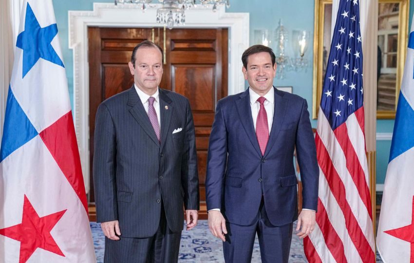 El ministro de Relaciones Exteriores de Panamá, Javier Martínez-Acha, junto al secretario de Estado de Estados Unidos, Marco Rubio. Foto: EFE