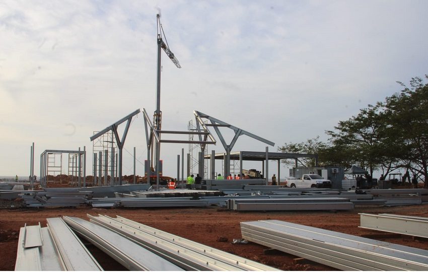 Toda la arena supuestamente extraída estaría siendo utilizada en el relleno de un tramo aproximado de 2.5 kilómetros lineales. Foto. Eric Montenegro