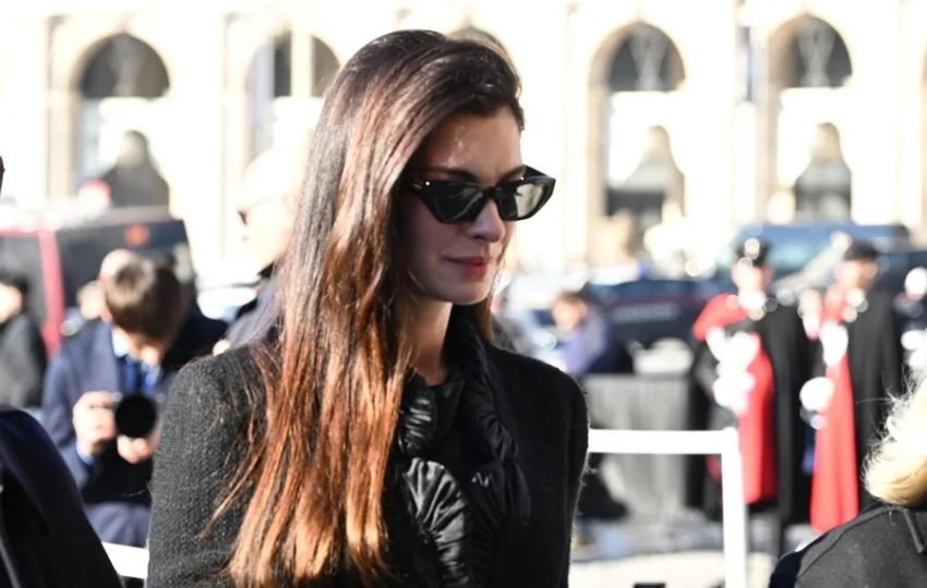 La actriz Anne Hataway, en el funeral de Valentino en Roma. Foto: EFE / EPA / Maurizio Brambatti