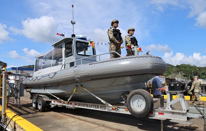 Las donaciones se hicieron a nombre del presidente Trump. Fotos usembassy.gov