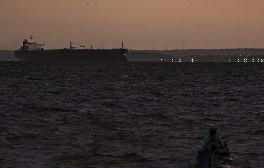 Buques petroleros este sábado, en Maracaibo (Venezuela). Foto: EFE