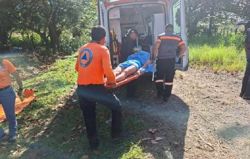 Se informó que el sospechoso fue arrastrado por una cabeza de agua mientras huía tras agredir a su madre. Foto. Cortesía