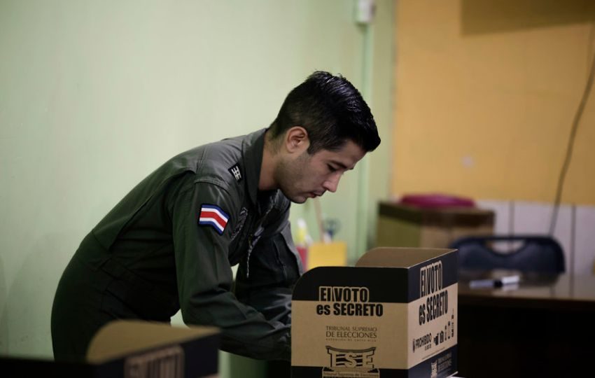Los costarricenses acuden a las urnas para elegir al presidente y a los 57 diputados del Congreso. Foto: EFE