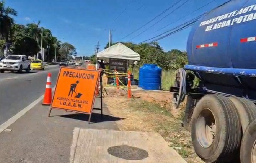 Las muestras se estarán recolectando el lunes, para luego ser analizadas por un laboratorio certificado del IDAAN y del MINSA. Foto. Thays Domínguez