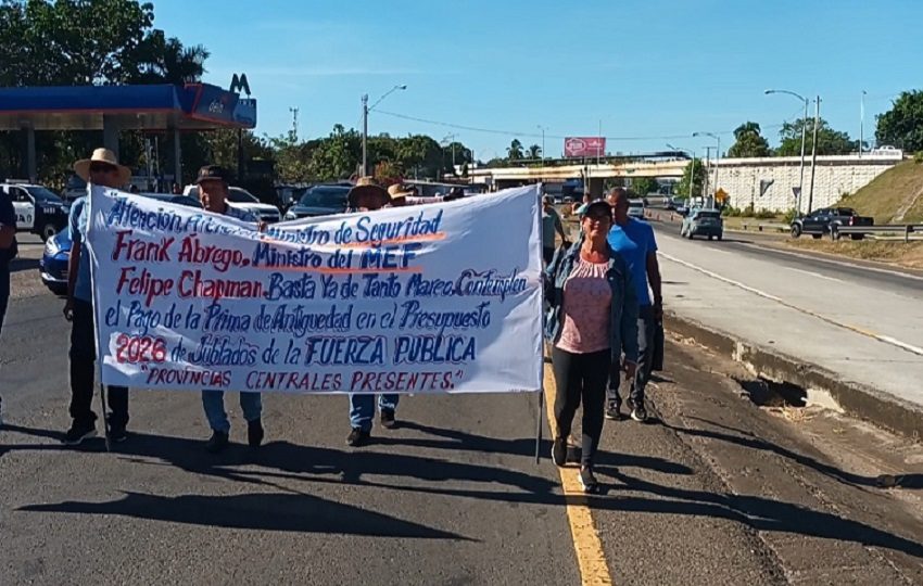 Los policías jubilados han afirmado que continuarán luchando hasta lograr una solución definitiva a su situación. Foto. Melquíades Vásquez