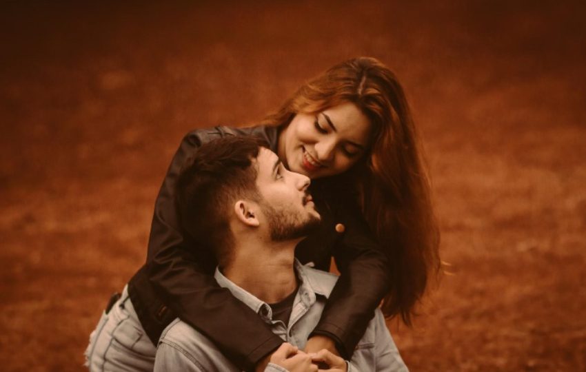 Es positivo reír juntos y disfrutar de momentos espontáneos. Foto: Ilustrativa / Pexels