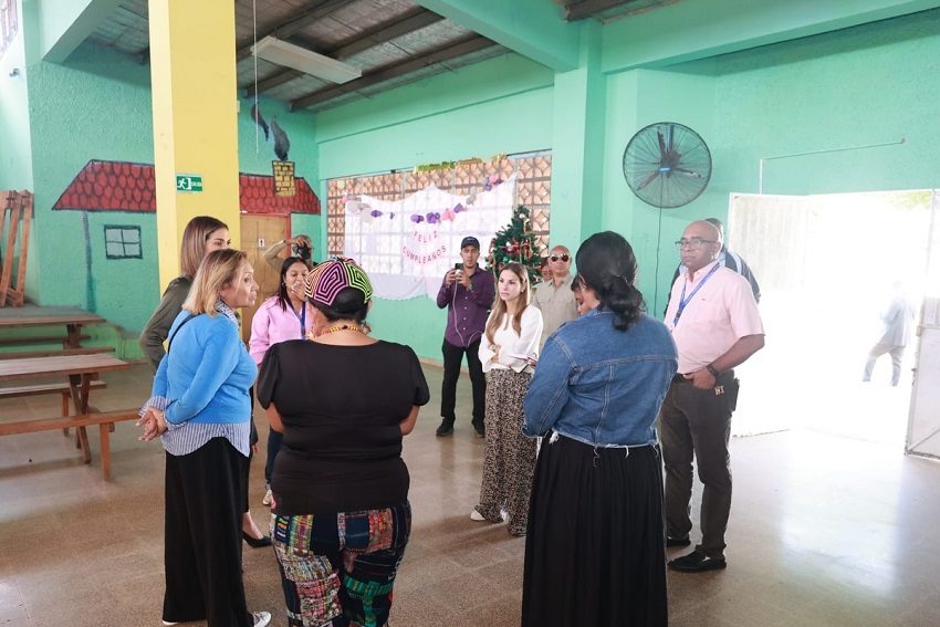 La diputada Brenes realizó una visita al albergue el pasado jueves. Foto: Cortesía Senniaf