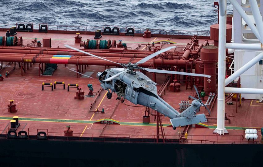 Buque petrolero interceptado en el océano Índico. Foto: EFE