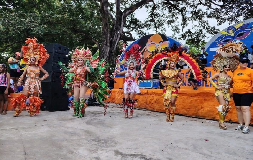 María del Pilar acompaña este año a la comparsa Los Indios y Liz Moreno es la princesa de Los Corsarios 2026.