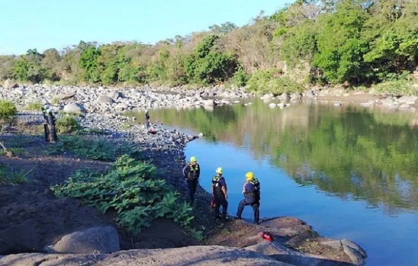 La funcionaria solicitó a la comunidad en general tomar las medidas de seguridad pertinentes, sobre todo en áreas donde no exista la vigilancia de guardavida. Foto. Cuerpo de Bomberos
