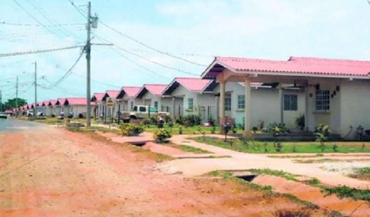 Las promotoras debe tomar en cuenta los tipos de familia e ingresos que existen en cada país antes de construir las viviendas. Cortesía 