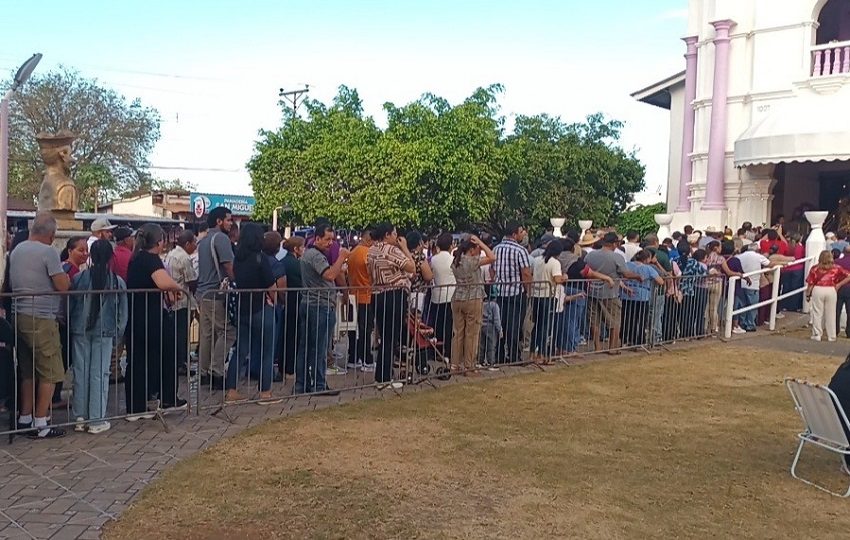 En Atalaya, la fe no solo se proclama, se vive; y en cada testimonio, los creyentes reafirman su convicción de que el milagroso Cristo Jesús Nazareno continúa obrando en la vida de quienes acuden a él con esperanza. Foto. Melquíades Vásquez