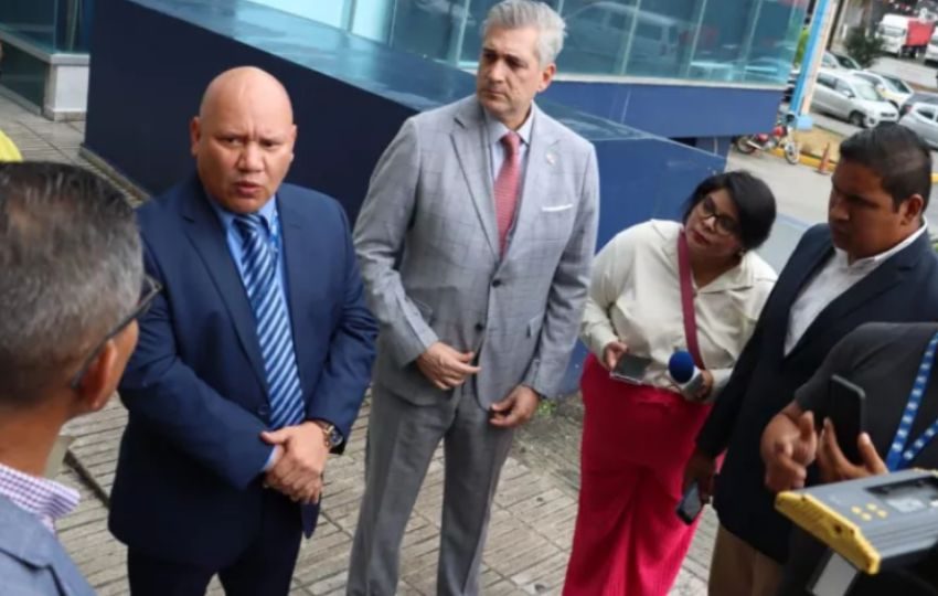 El subdirector de Recursos Humanos, Reinaldo Medina, presentó la denuncia. 