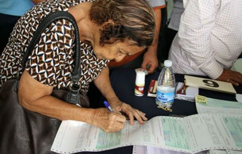 Aún hay personas que no han retirado su Cepadem. Foto: Archivo