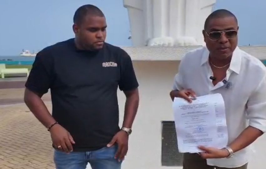 El alcalde Galván anunció la autorización de 30 permisos especiales. Foto: Diómenes Sánchez