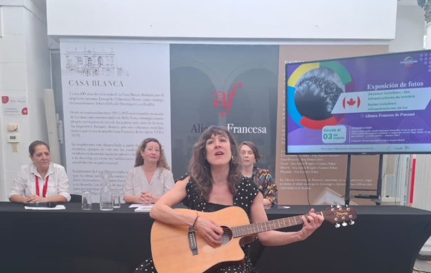 Sandrine-Pia Casto, Aude de Amorim (Francia), Patricia Atkison (Canadá) y Caroline Duchenne (cantante). Foto: Belys Toribio