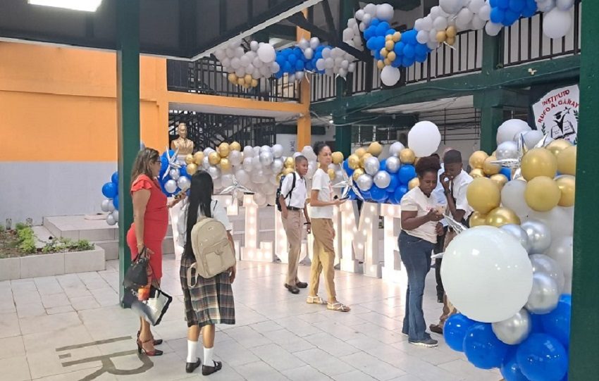 En el  Instituto Rufo A. Garay, padres de familia y estudiantes esperan que este año escolar sea muy productivo. Foto. Diómedes Sánchez