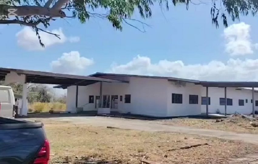 La construcción del nuevo centro de salud quedó paralizada tras alcanzar un 62% de avance.