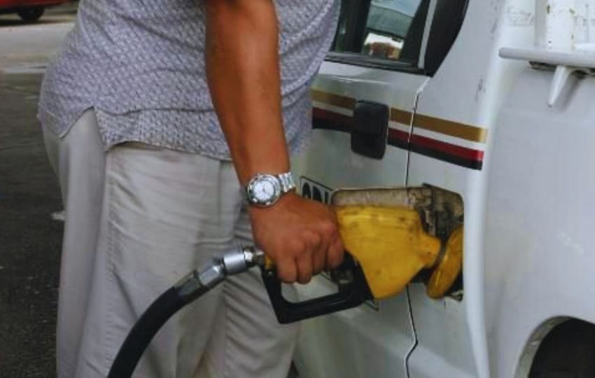 El diésel bajo en azufre aumenta siete centavos, pasando a costar 0.90 centavos por litro. Foto: Archivo