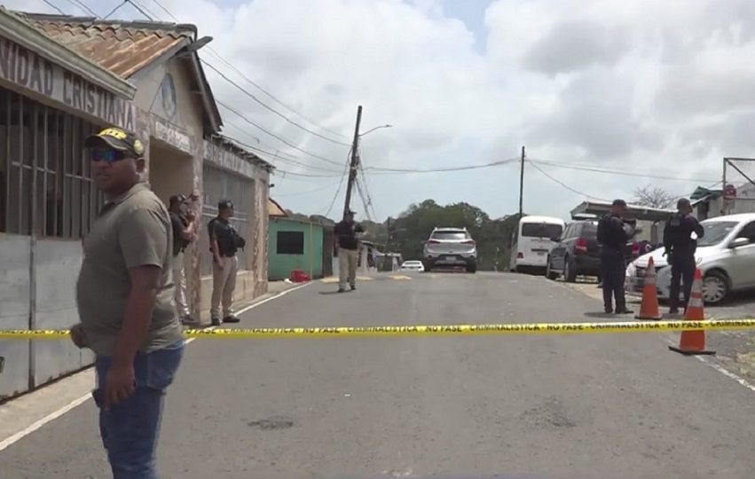 El muchacho había ido a acompañar a un familiar hasta el Centro Educativo República de Sudáfrica, ubicado en el sector 2-2 de Puerto Escondido. Foto. Diómedes Sánchez