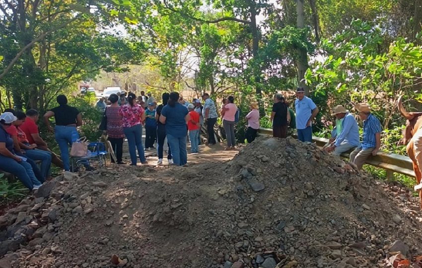 Los moradores solicitan la pronta intervención de las autoridades ante la difícil situación que enfrentan. Foto. Thays Domínguez