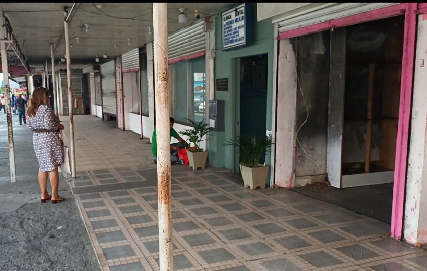 Buscan personal especializado que evalúe técnicamente los daños estructurales ocasionados por el fuego. Foto. Melquíades Vásquez