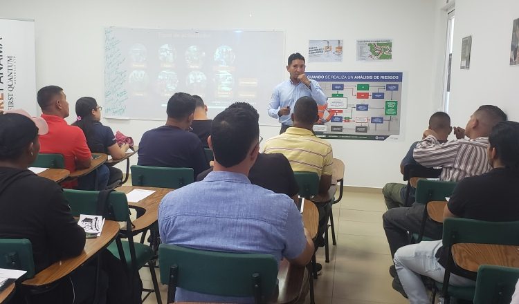El 'onboarding' de ayer jueves en la Universidad Latina de Penonomé convocó a varios seleccionados.  Fanny Arias