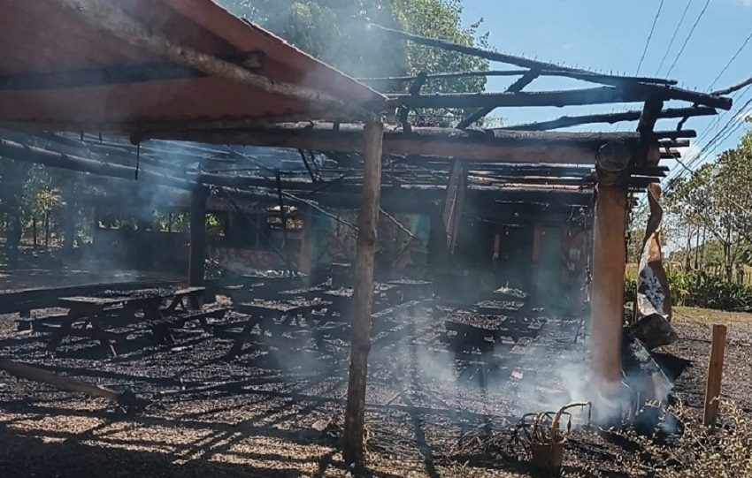 Ya se iniciaron las investigaciones para determinar las causas que provocaron el incendio. Foto. Melquíades Vásquez