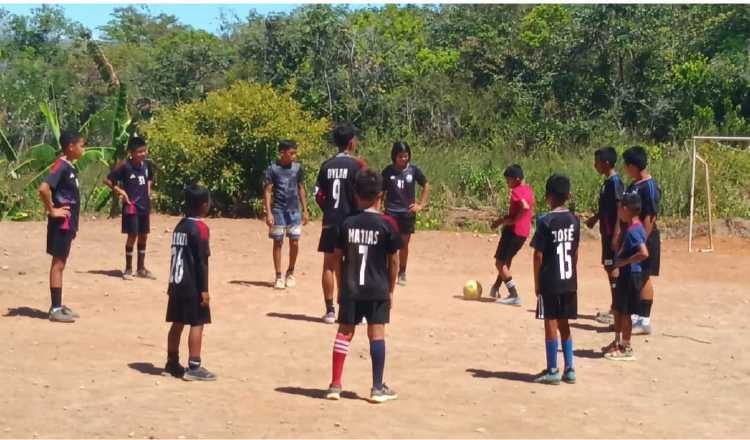 Los jóvenes jugadores practican en diferentes categorías.  Fotos: Melquiades Vásquez A
