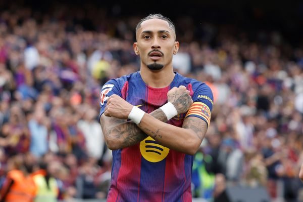 Raphinha celebra su gol para Barcelona. Foto: EFE