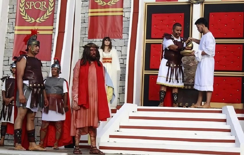 Se estima que entre 25 mil y 30 mil personas se movilizan cada año para presenciar la escenificación.  Foto.Thays Domónguez