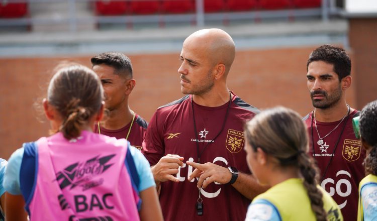 Gerard Aubí, técnico de la Sub-17 femenina. Foto: FPF
